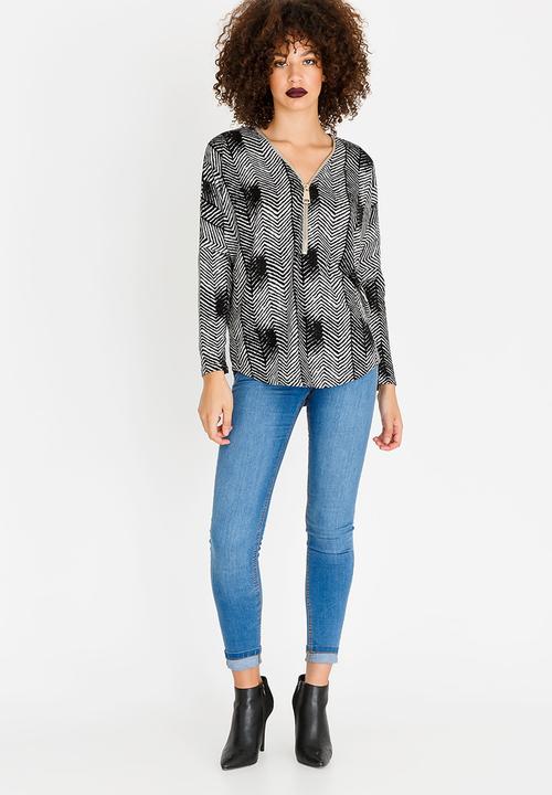 Revenge - Arrow Print Zip Detail Top Grey
