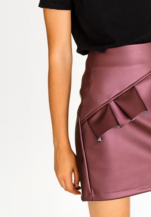 STYLE REPUBLIC - Leather-like Frill Mini Skirt Burgundy