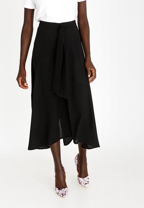 STYLE REPUBLIC - Asymmetrical Skirt Black
