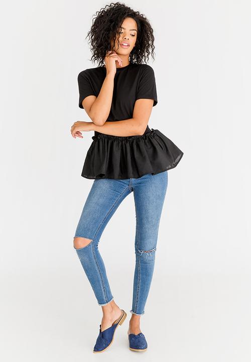 STYLE REPUBLIC - Frill Hem T-shirt Black