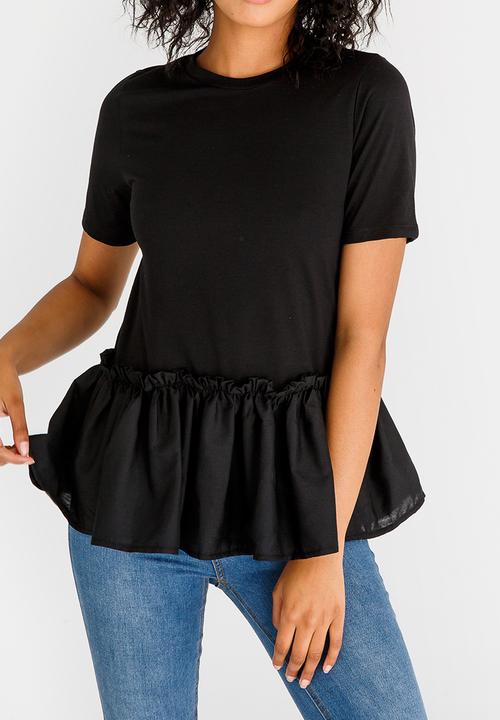 STYLE REPUBLIC - Frill Hem T-shirt Black