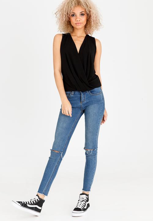 STYLE REPUBLIC - Cross Over Top Black