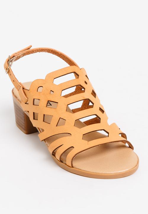 Jumbo - Cut-Out Block Heel Tan