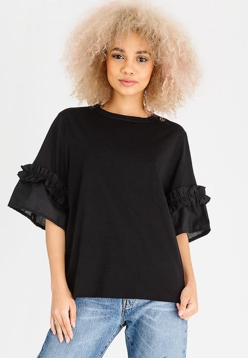STYLE REPUBLIC - Frill Sleeve T-shirt Black