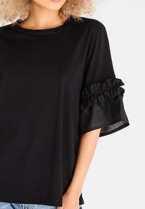 STYLE REPUBLIC - Frill Sleeve T-shirt Black