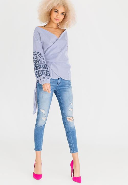 STYLE REPUBLIC - Embroidered Wrap Blouse Blue and White