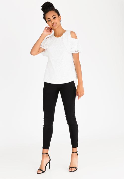edit - Frilly Cold-shoulder T-shirt Cream