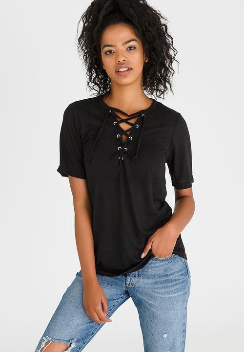 c(inch) - Lace-Up Choker Detail Tee Black