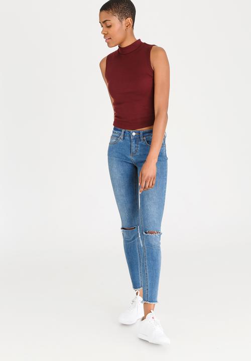 c(inch) - High Neck Ribbed Top Dark Red
