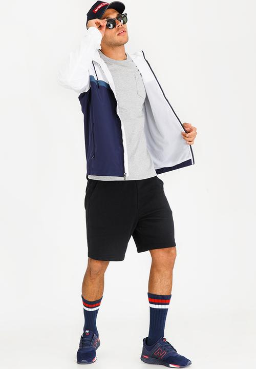New Balance  - Essentials Pocket Tee Grey