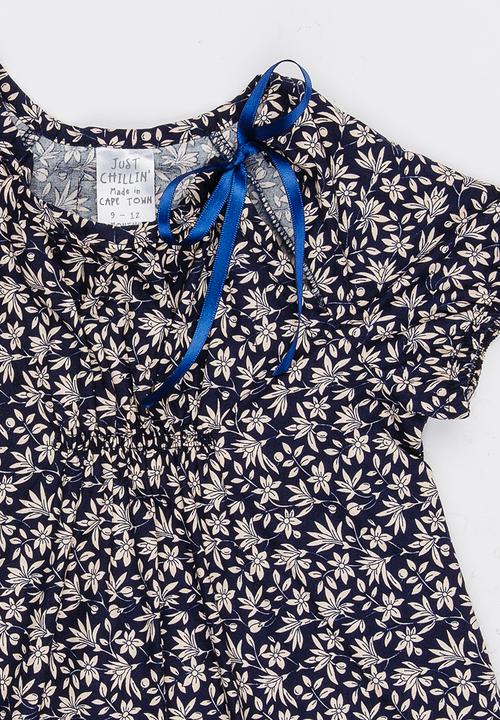 Just chillin - Shift Dress Multi-colour