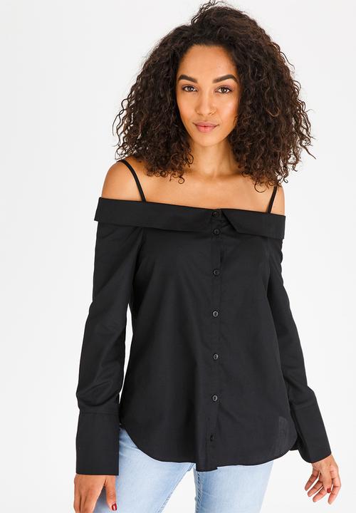 STYLE REPUBLIC - Off the Shoulder Shirt Black
