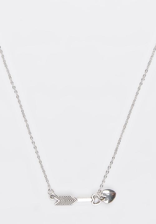Jewels and Lace - Arrow Heart Necklace Silver