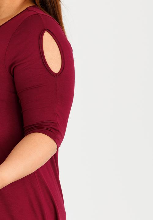 edit Plus - Cold Shoulder T-shirt with 3/4 Sleeves Dark Red