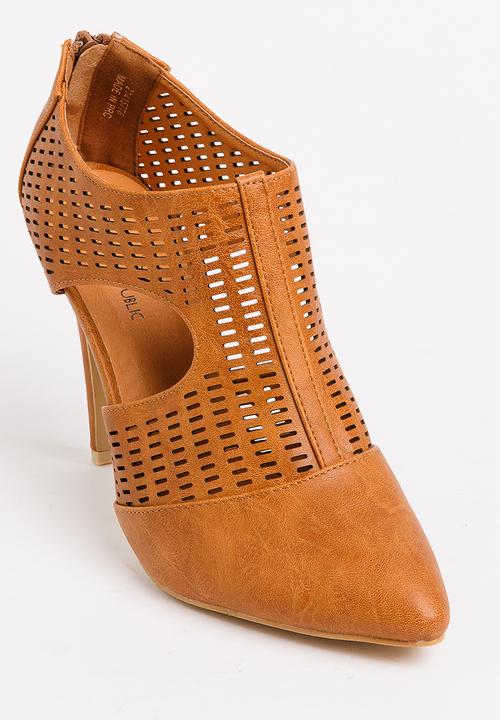 STYLE REPUBLIC - Laser-cut High Heels Camel