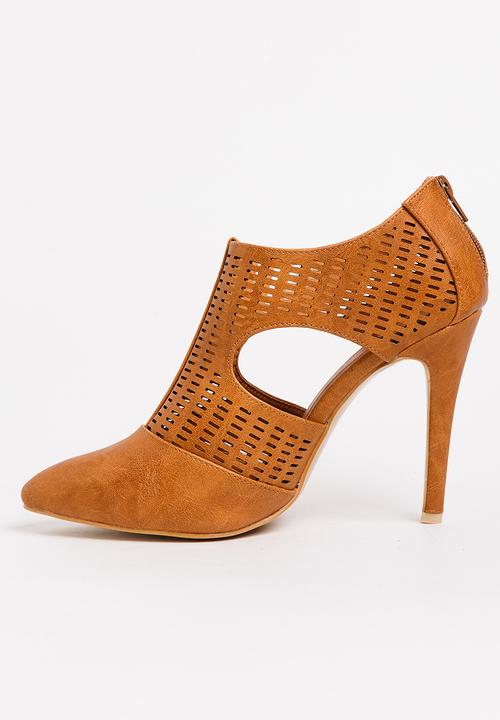 STYLE REPUBLIC - Laser-cut High Heels Camel