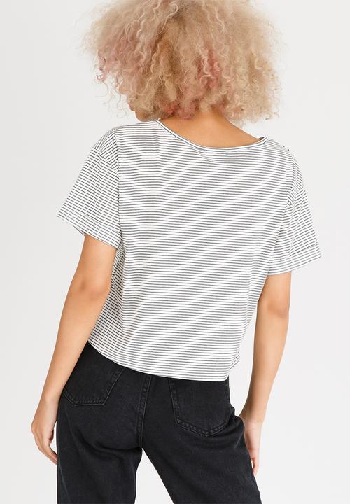 c(inch) - Boxy Cropped T-shirt Black and White