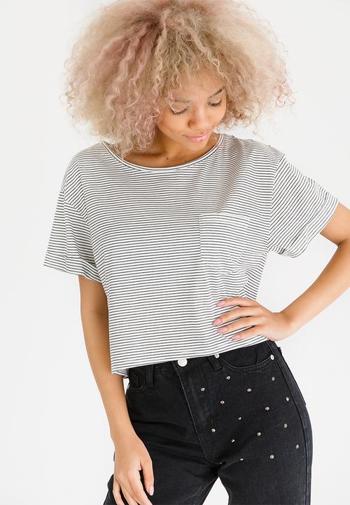 c(inch) - Boxy Cropped T-shirt Black and White