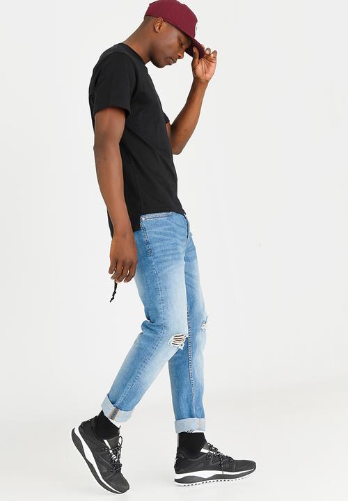 Butan - Aluta Masked Extended Fishtail Tee Black