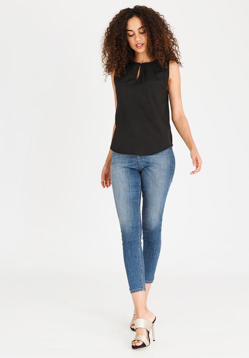 edit - Sleeveless Blouse with Front Pleats Black