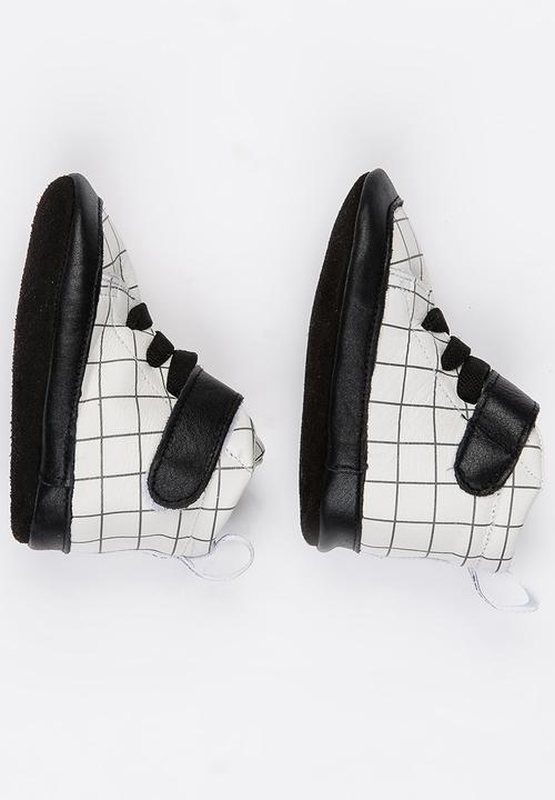 shooshoos - Area 51 High  Top Sneaker Black and White