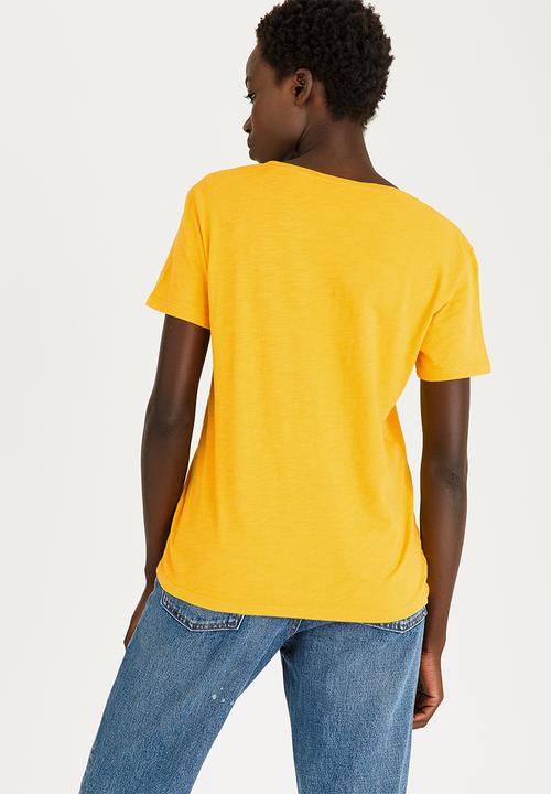 Levi’s® - Perfect Pocket Crew T-shirt Yellow