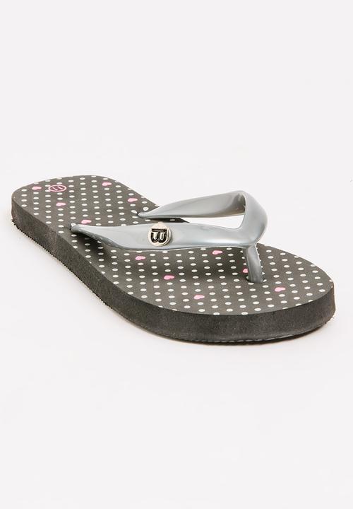 World Tribe - Valentine Flip Flops Black