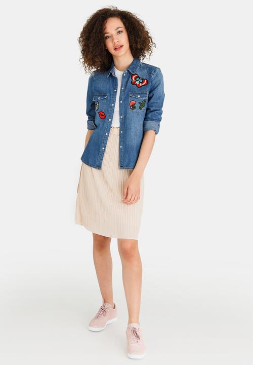 Vero Moda - Daisy Badge Detail Denim Shirt Mid Blue