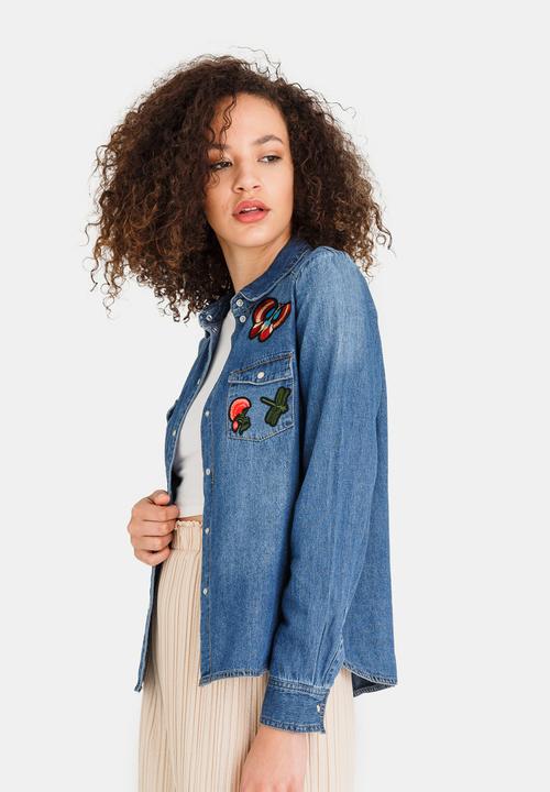 Vero Moda - Daisy Badge Detail Denim Shirt Mid Blue