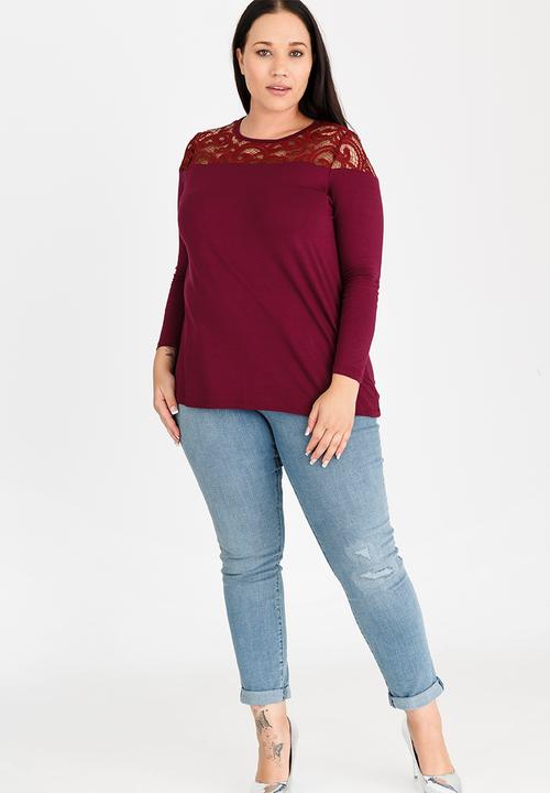 STYLE REPUBLIC PLUS - Lace Inset T-shirt Dark Red