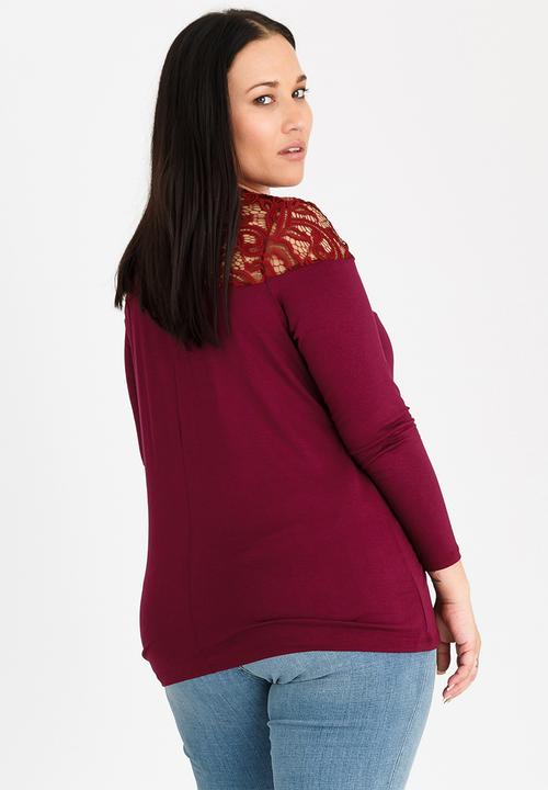 STYLE REPUBLIC PLUS - Lace Inset T-shirt Dark Red
