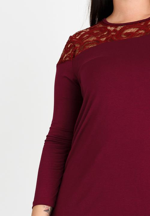 STYLE REPUBLIC PLUS - Lace Inset T-shirt Dark Red