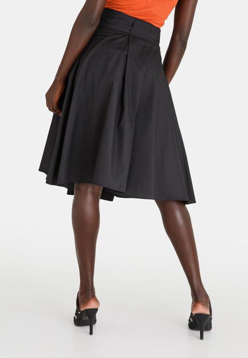 STYLE REPUBLIC - Contrast Belt Skirt Black