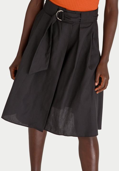 STYLE REPUBLIC - Contrast Belt Skirt Black