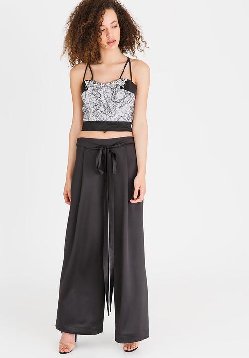 Judith Atelier - Detailed Manipulated Crop Top Black and White