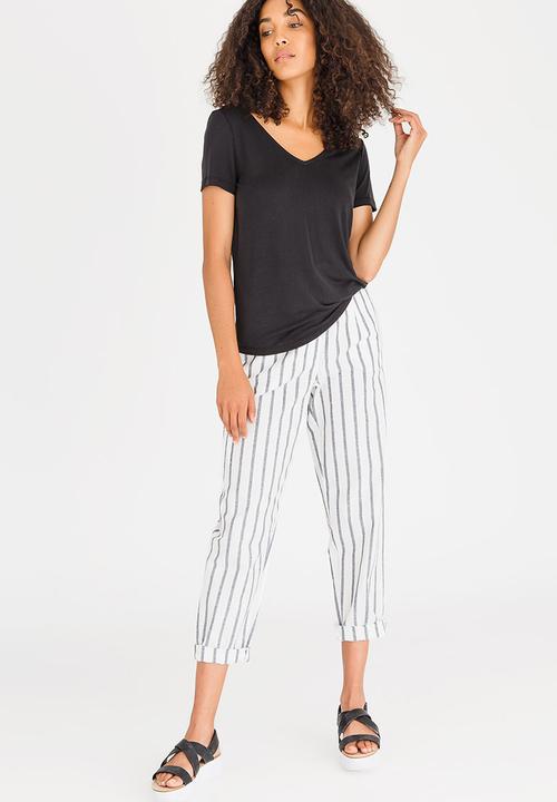 Pieces - Siw V-neck Easy Fit Tee Black