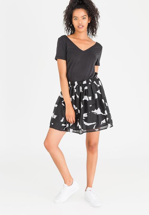 Pieces - Suki All Print Skirt Black and White