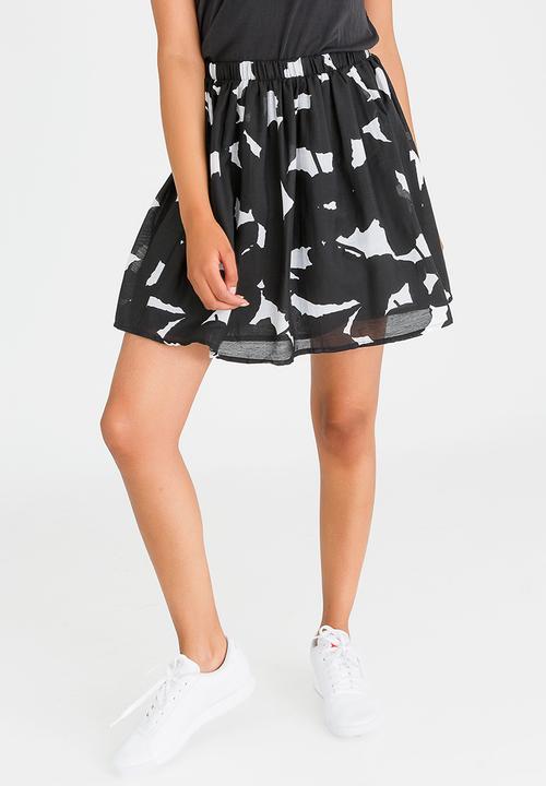 Pieces - Suki All Print Skirt Black and White