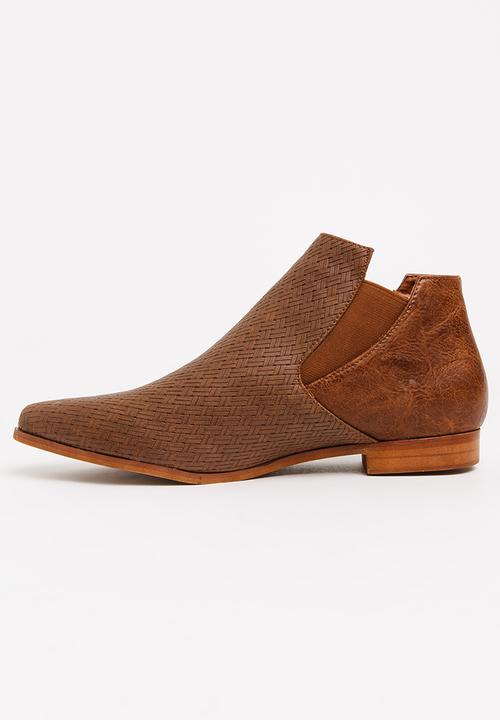 Dolce Vita - Stetson Elastic Detail Ankle Boots Tan