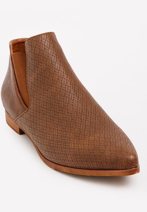Dolce Vita - Stetson Elastic Detail Ankle Boots Tan
