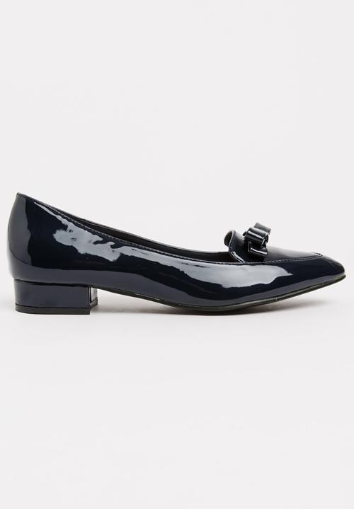 STYLE REPUBLIC - Patent Bow Pumps Navy