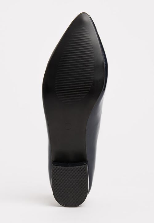 STYLE REPUBLIC - Patent Bow Pumps Navy