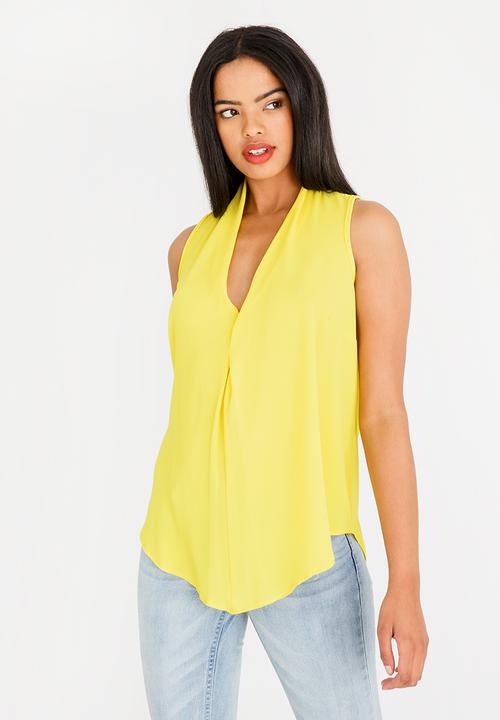 edit - V-neckline sleeveless top - yellow