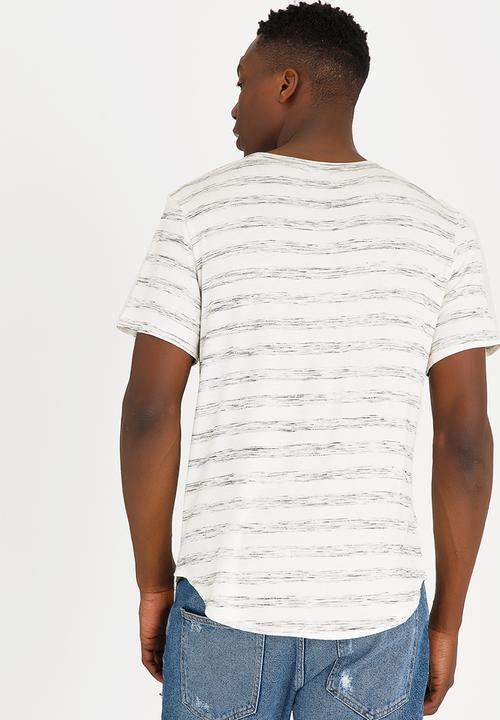STYLE REPUBLIC - Saint Scoop Hem Tee Black and Cream