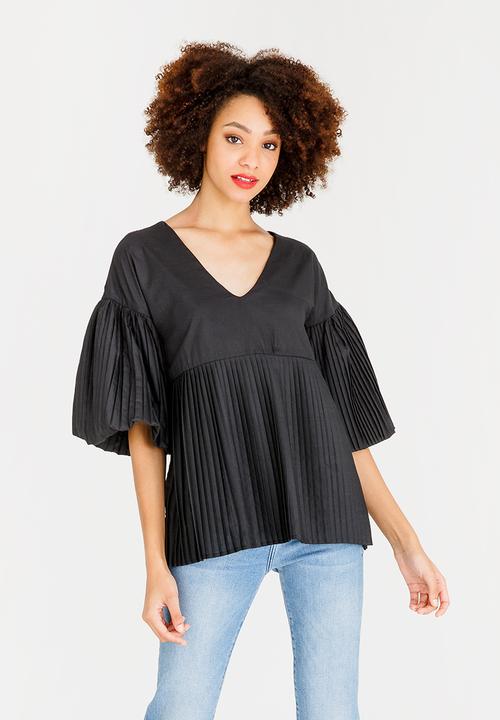 STYLE REPUBLIC - Pleat Detail Blouse Black