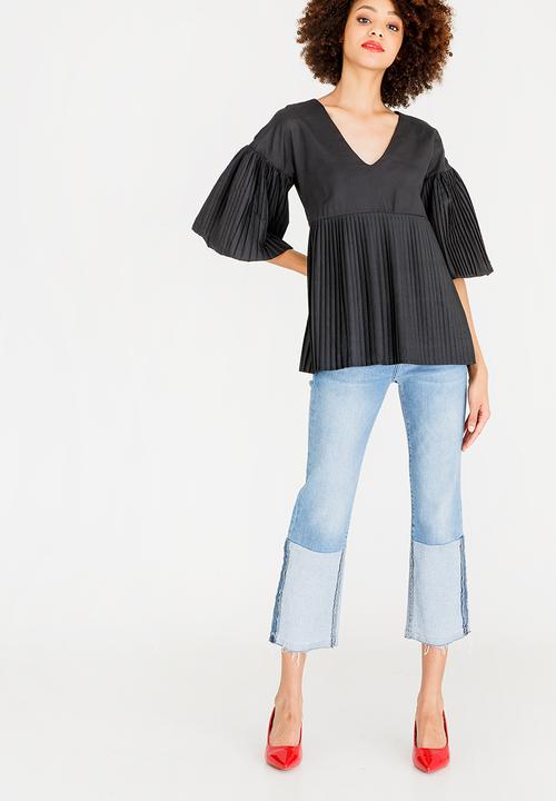 STYLE REPUBLIC - Pleat Detail Blouse Black