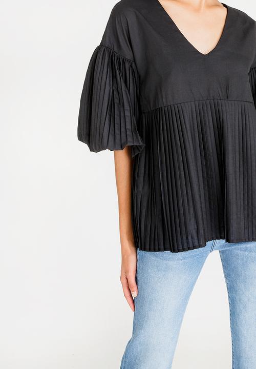 STYLE REPUBLIC - Pleat Detail Blouse Black