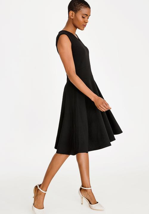 edit - Sleeveless fit and flare dress - black 
