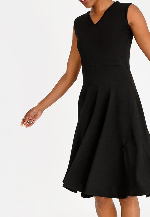 edit - Sleeveless fit and flare dress - black 