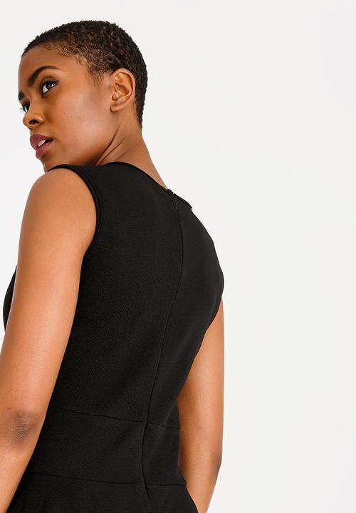 edit - Sleeveless fit and flare dress - black 